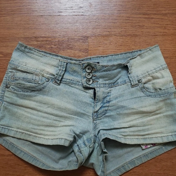 Jean's Shorts - Picture 1 of 4